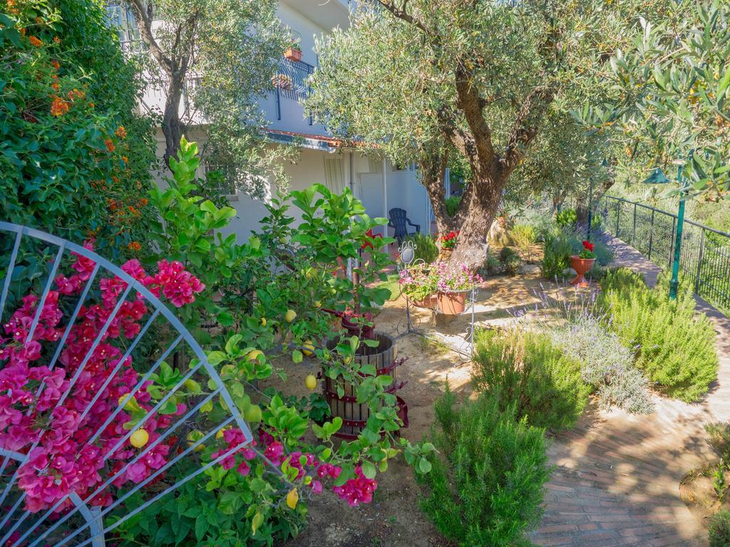 Bed and Breakfast Tra Gli Ulivi Pietra Ligure Zewnętrze zdjęcie
